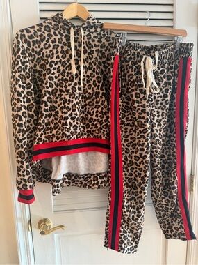 Veronica Beard x Bandier Leopard Print Hoodie & Jogger Set with Red Stripe- M